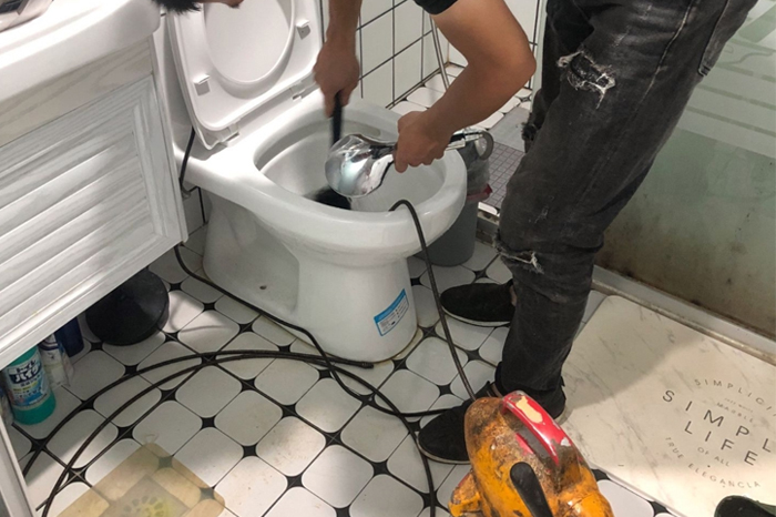 江油马桶堵塞自己疏通还是找师傅？专业上门服务让你省时更省心